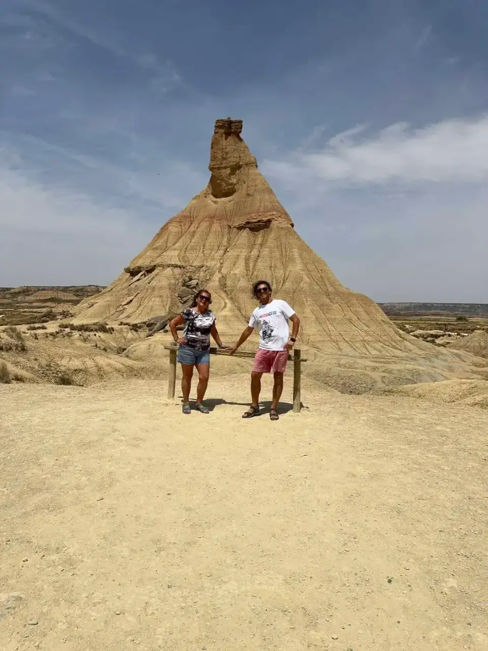 Jorge y Paola frente a Castildetierra