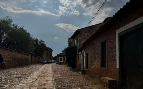 Calle empedrada de Castrillo de los Polvazares