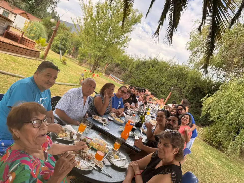 Almuerzo largo al aire libre