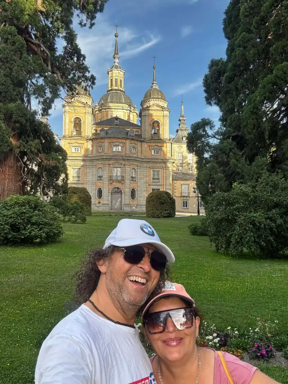 Selfie de Jorge y Paola frente a la colegiata
