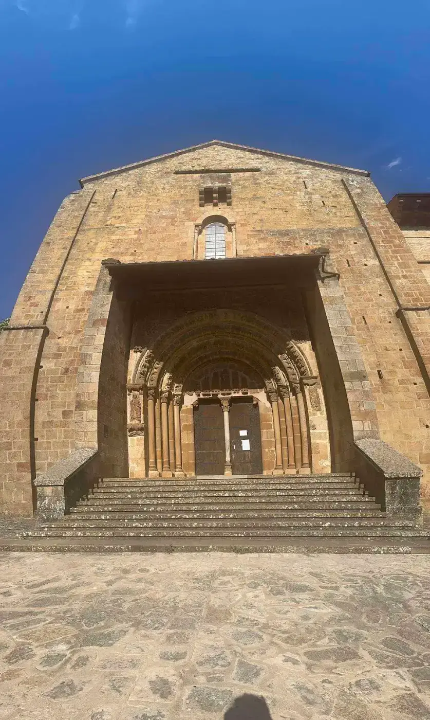 Portada de la iglesia del Monasterio de Leyre