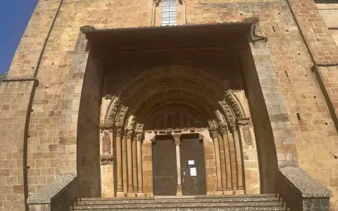 Portada de la iglesia del Monasterio de Leyre