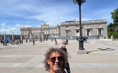 Paola con el Palacio Real de Madrid de fondo