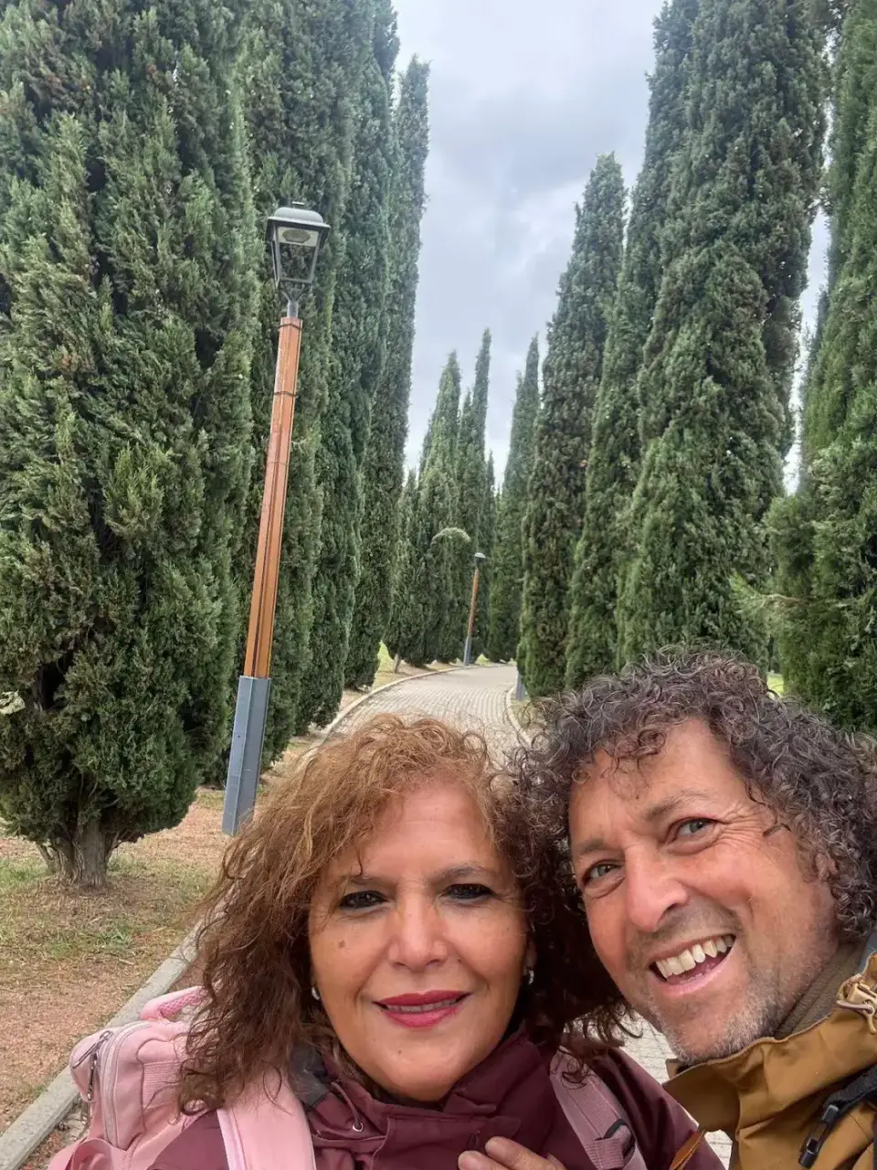 Selfie de Paola y Jorge en un parque de Madrid