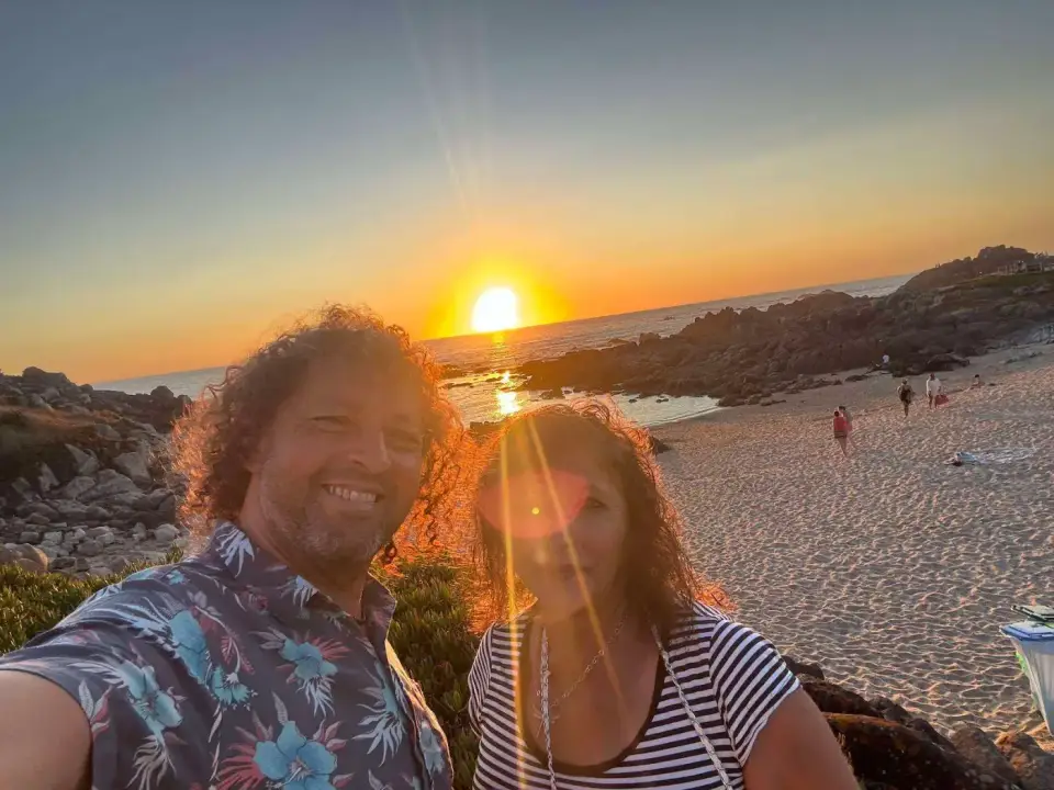 Selfie de Jorge y Paola con la puesta de sol