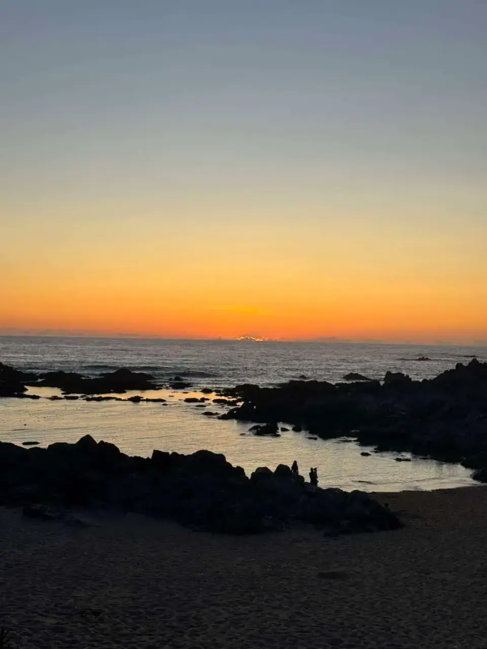 El sol escondiéndose en el Atlántico