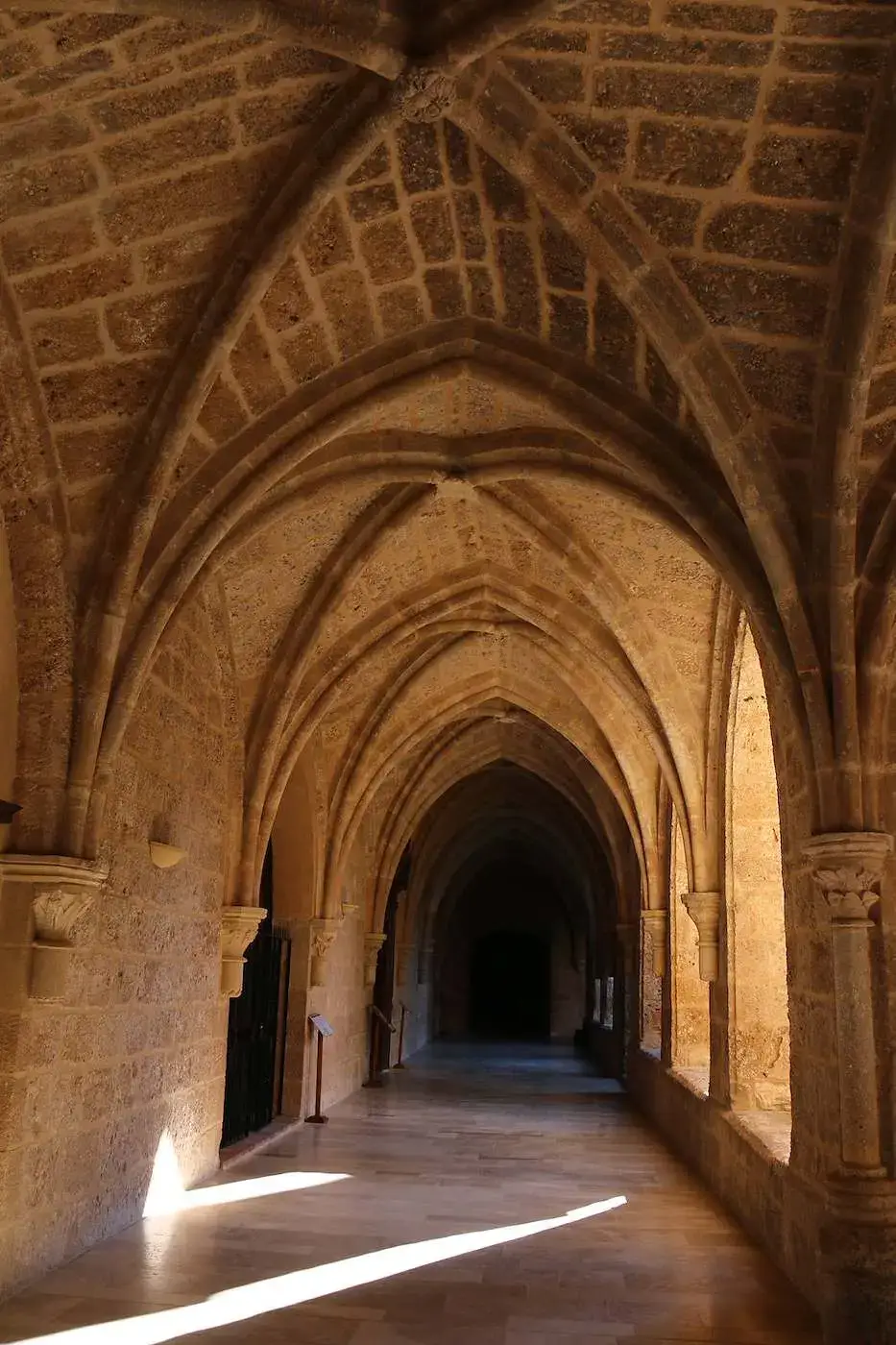 Galería gótica del claustro del Monasterio de Piedra