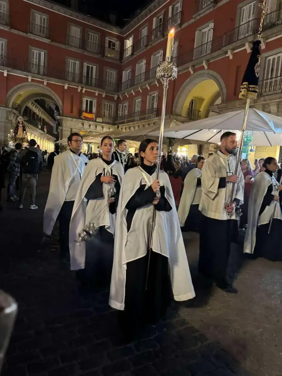 Procesión de noche en la Plaza Mayor