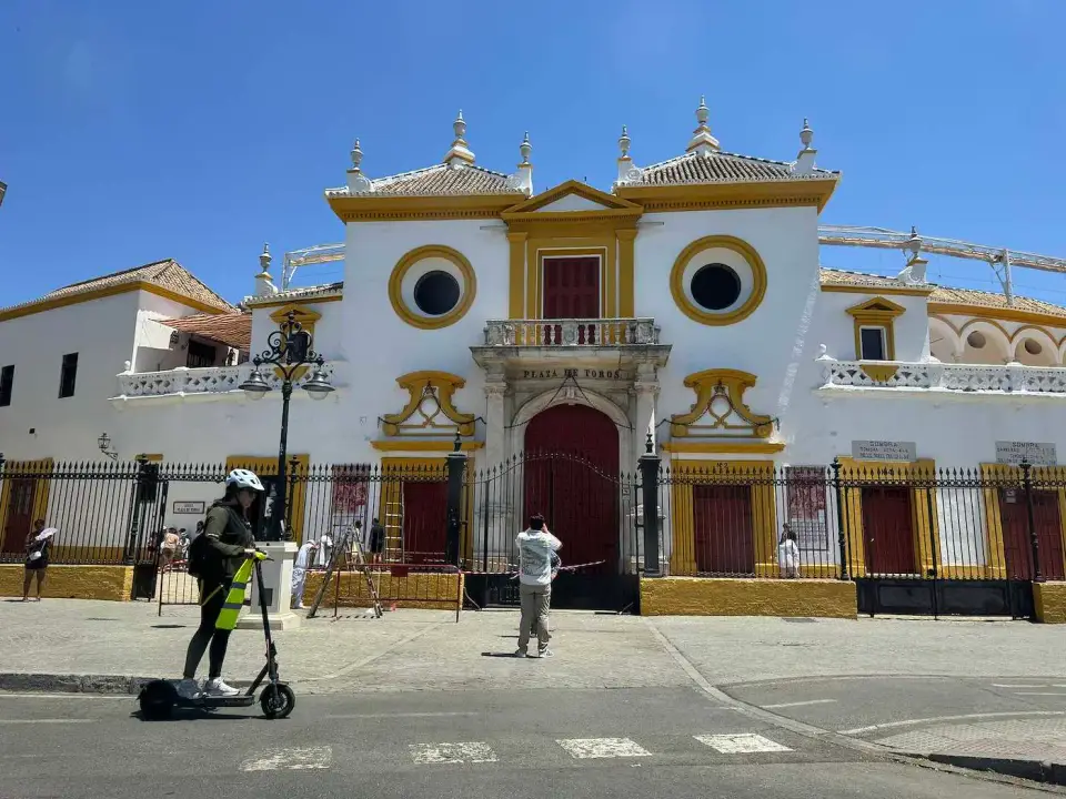 Fachada de la plaza de toros de la Maestranza en Sevilla