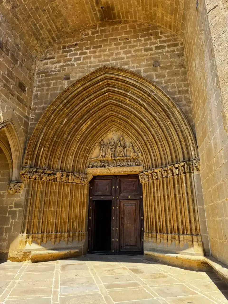 Portada gótica de la iglesia de Ujué