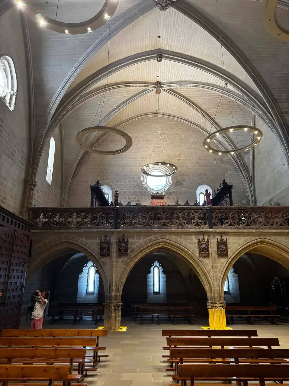 Nave gótica y coro de la iglesia de Santa María de Ujué