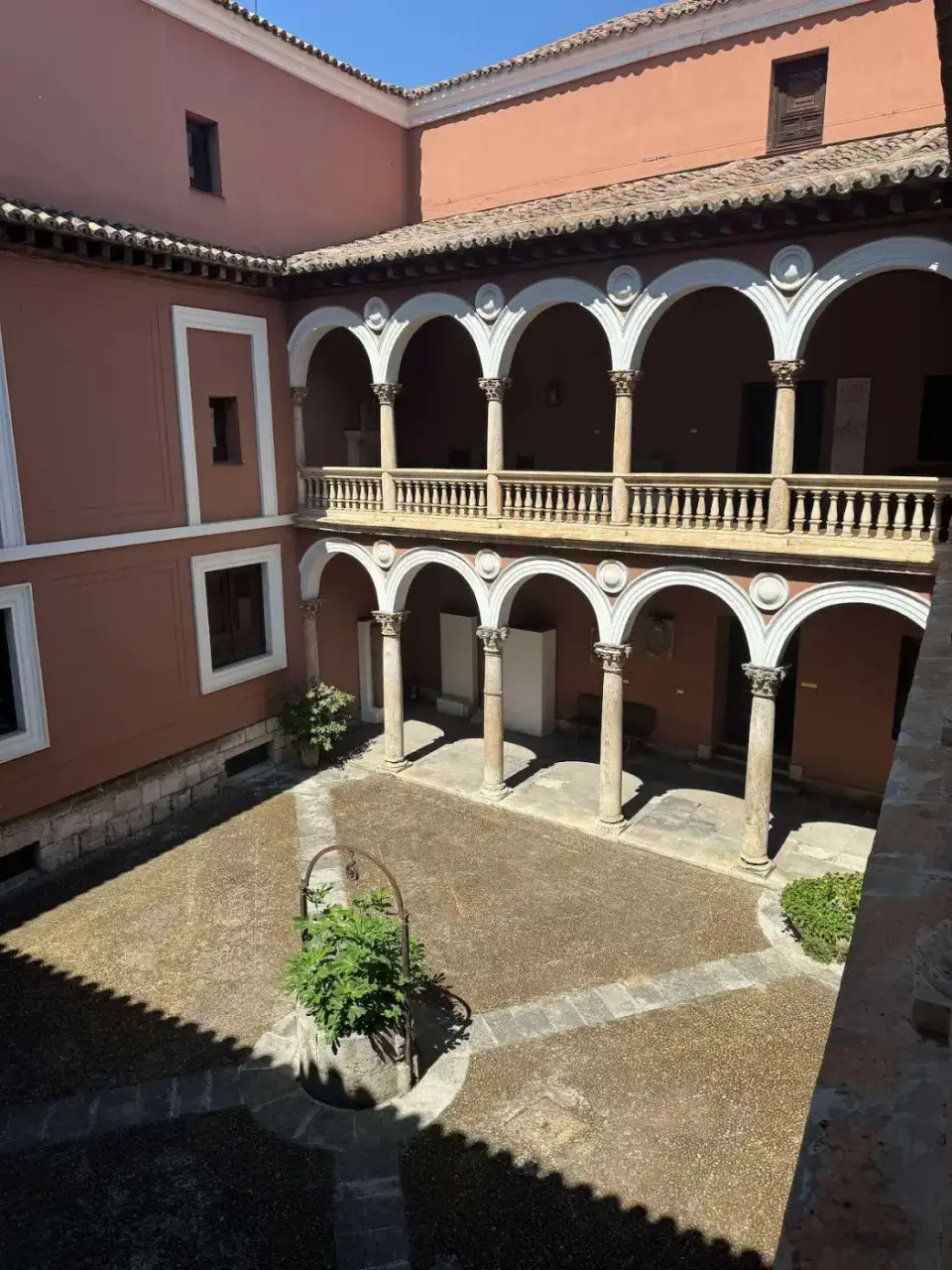 Patio con arcadas en Valladolid