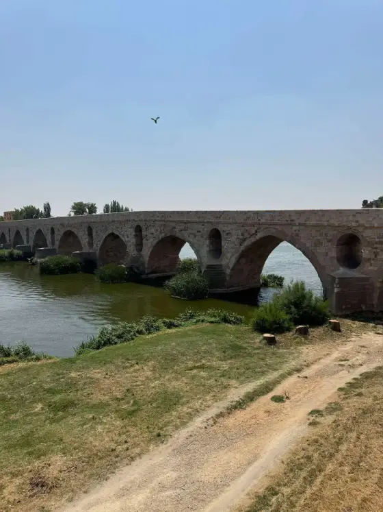 Puente de piedra sobre el Duero en Zamora
