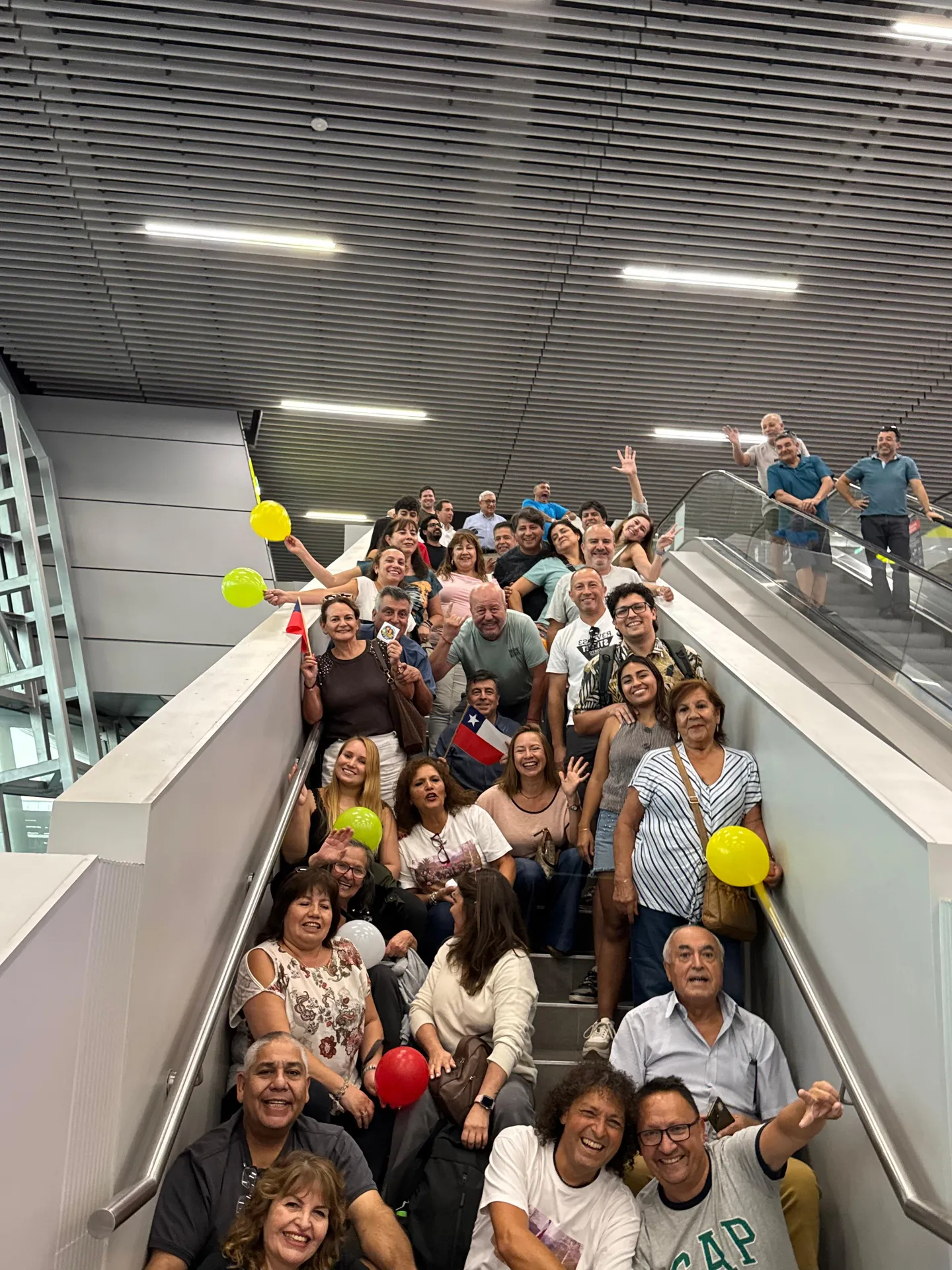 La familia despidiendo a los Rulitos en el aeropuerto